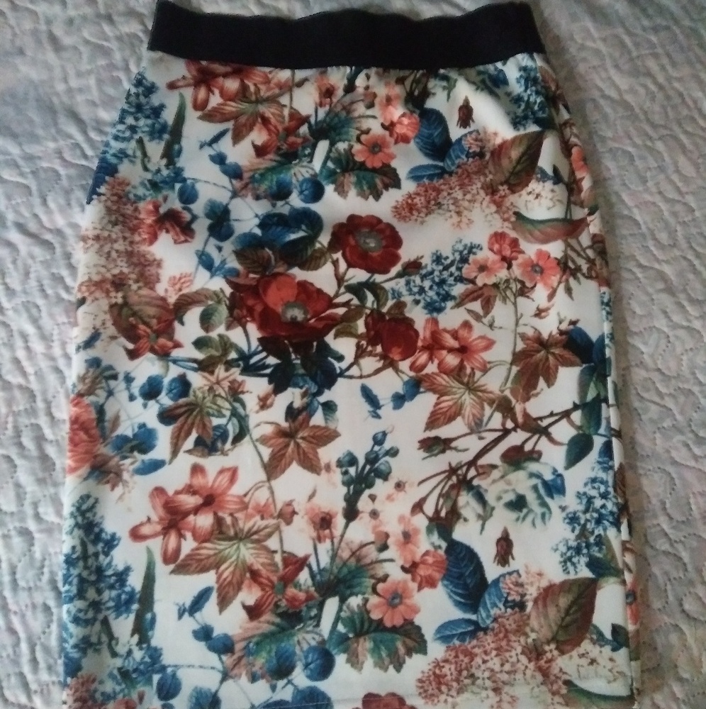 NWOUT Floral Skirt
